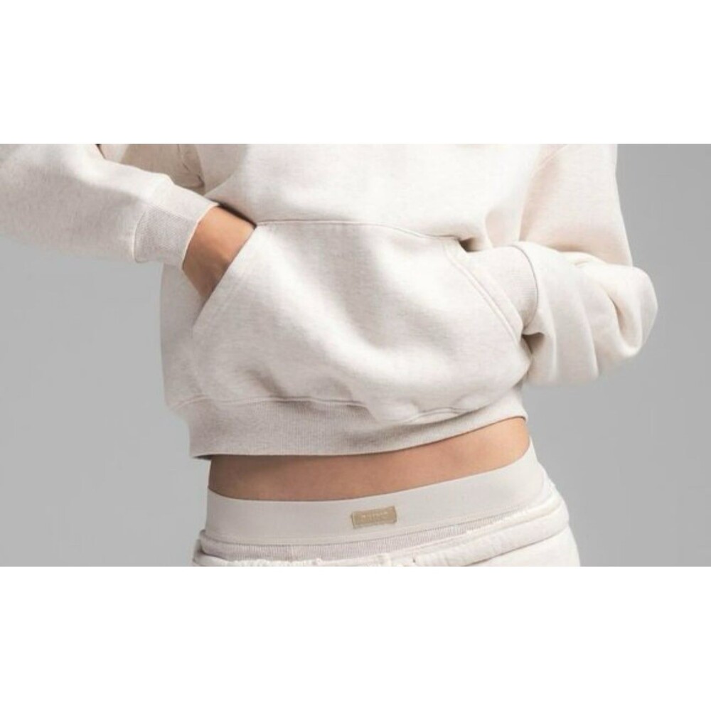 Skims Cotton Fleece Classic Crewneck Heather Oatmeal - Picture 2 of 4